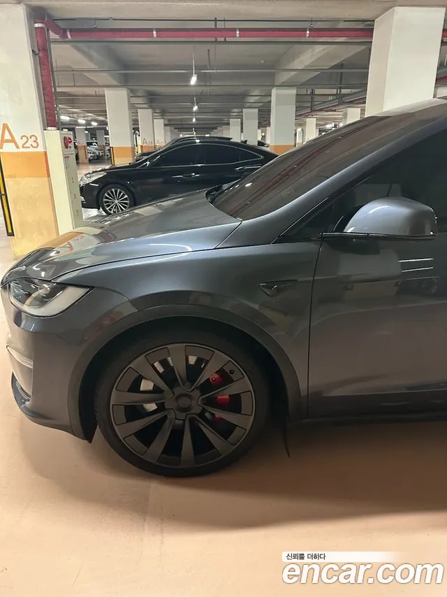 Tesla Model X — Фото автомобиля 4