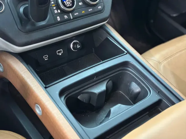 Land Rover Defender — Фото автомобиля 14