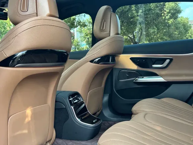 Mercedes-Benz E-Class — Фото автомобиля 9