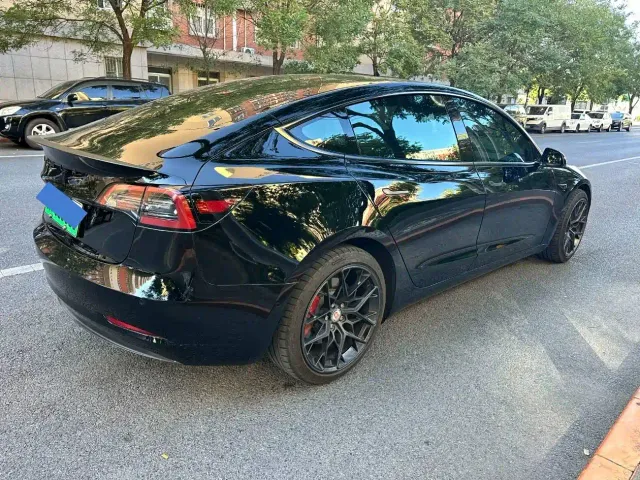 Tesla Model 3 — Фото автомобиля 11