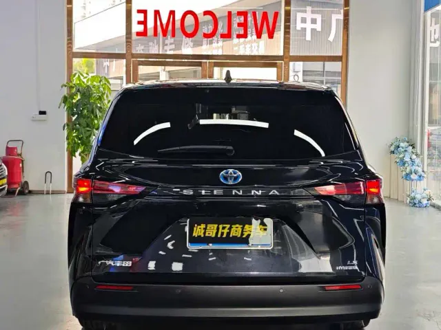 Toyota Sienna — Фото автомобиля 17