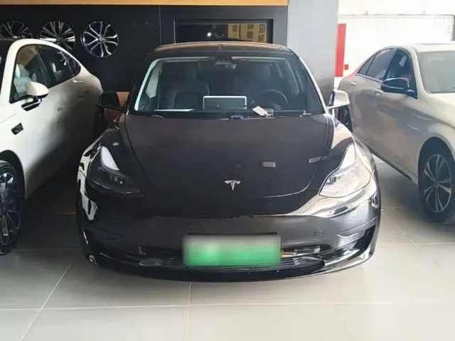 Tesla Model 3 — Фото автомобиля 2