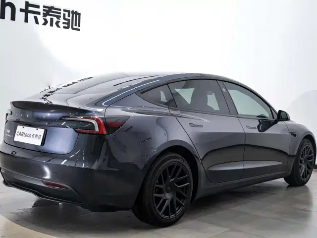 Tesla Model 3 — Фото автомобиля 3