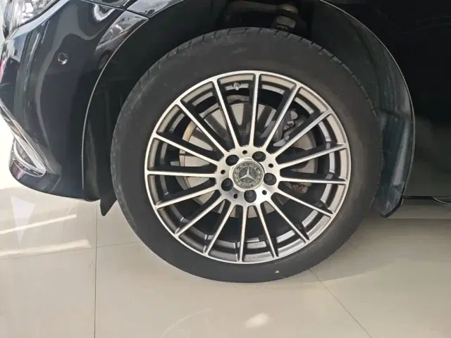 Mercedes-Benz E-Class — Фото автомобиля 22