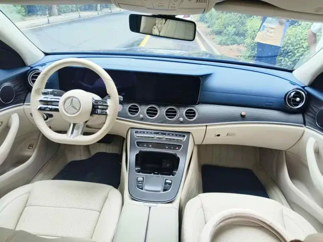 Mercedes-Benz E-Class — Фото автомобиля 12