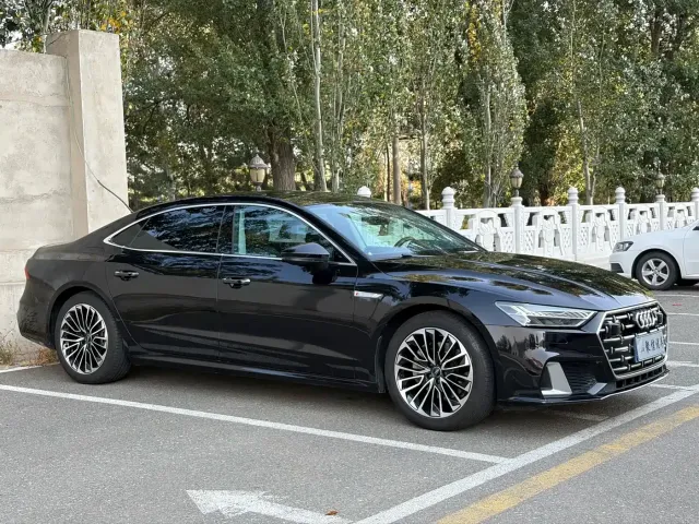 Audi Audi A7L 2022 45 TFSI S-line Dream Builder Edition — Фото автомобиля 3