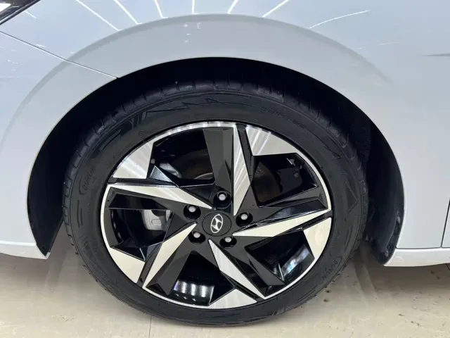 Hyundai Elantra — Фото автомобиля 24