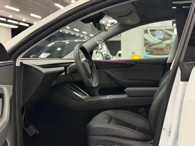 Tesla Model Y — Фото автомобиля 8