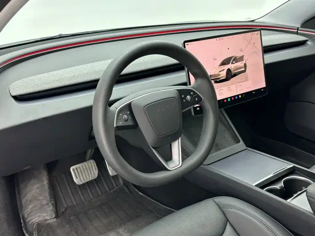 Tesla Model 3 — Фото автомобиля 10