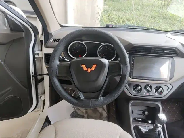 Wuling Hongguang — Фото автомобиля 10