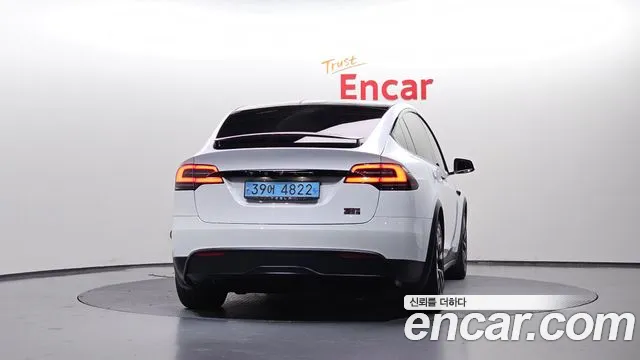 Tesla Model X — Фото автомобиля 4