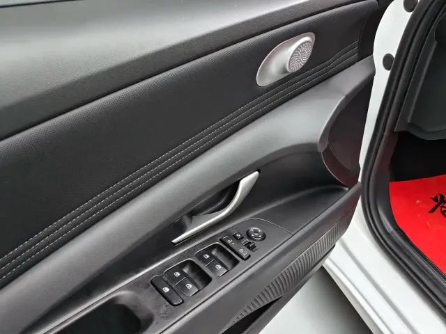 Hyundai Elantra — Фото автомобиля 9