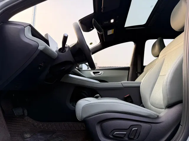 Roewe D6 — Фото автомобиля 14
