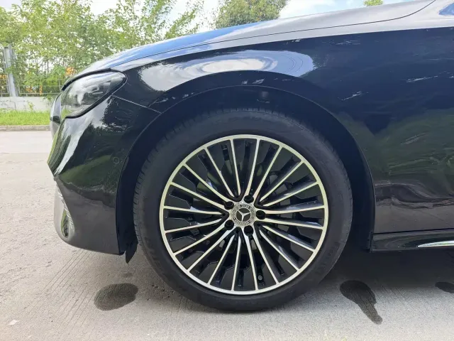 Mercedes-Benz E-Class — Фото автомобиля 4