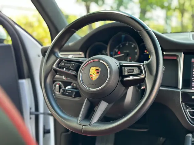 Porsche Macan — Фото автомобиля 10