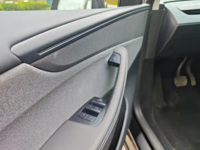 Tesla Model Y — Фото автомобиля 10