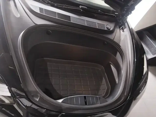 Tesla Model 3 — Фото автомобиля 19