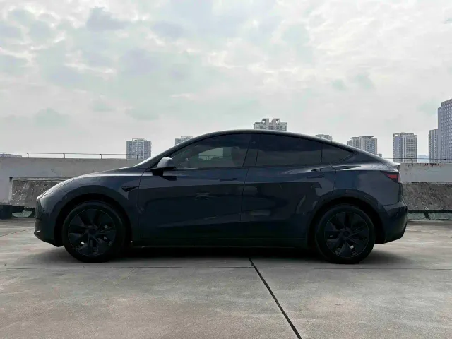 Tesla Model Y — Фото автомобиля 5