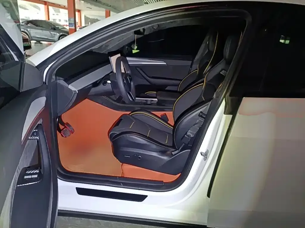 Tesla Model Y 2024 Rear-Wheel Drive Version — Фото автомобиля 14