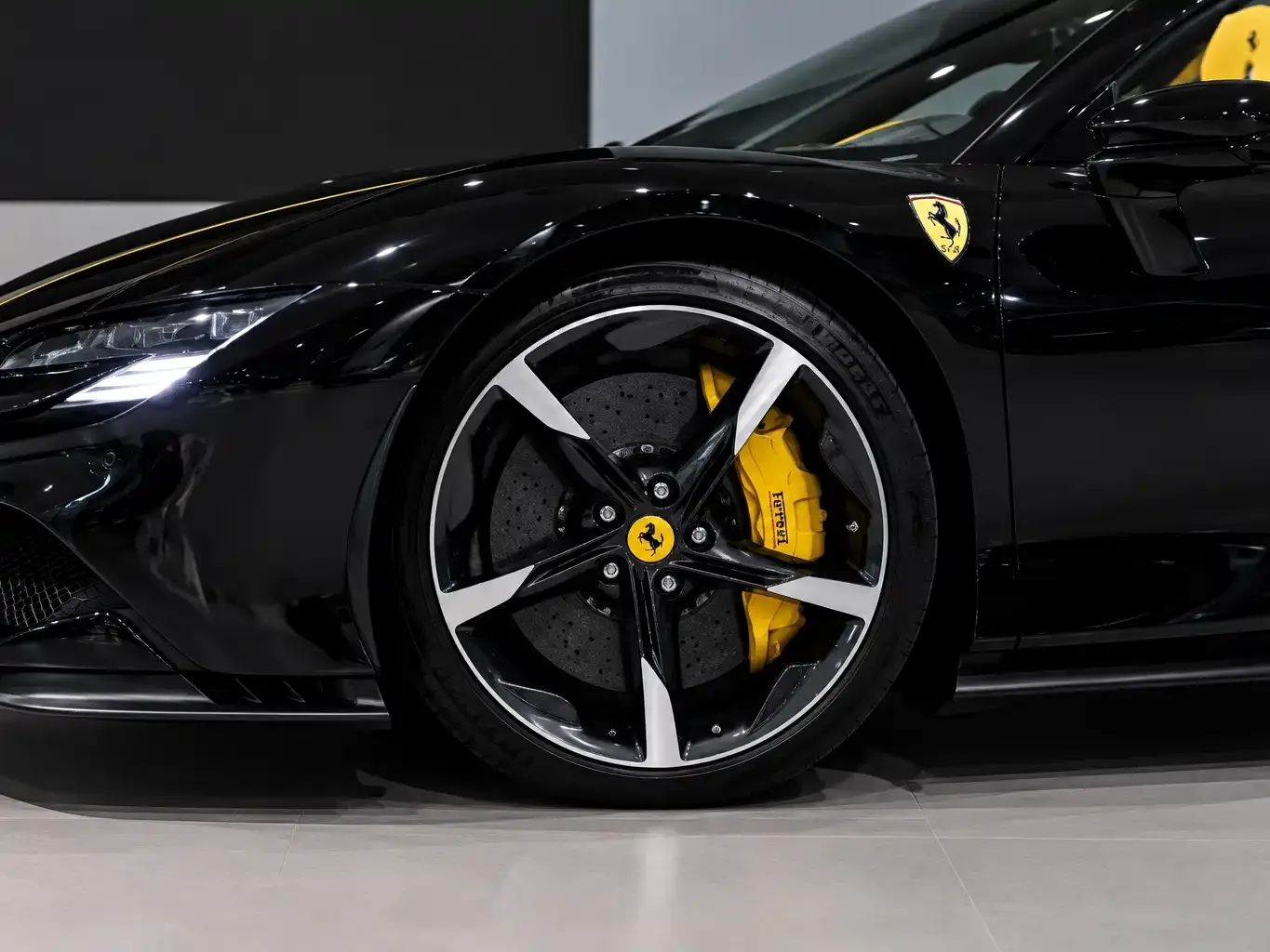 Ferrari SF90 2021 3.9T V8 Spider — Фото автомобиля 8