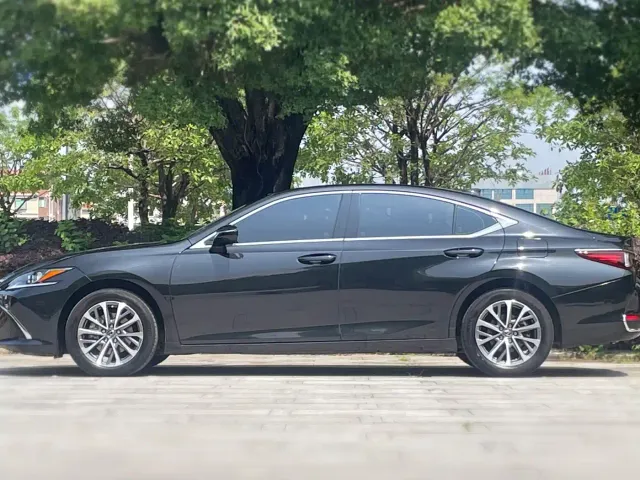 Lexus ES — Фото автомобиля 5