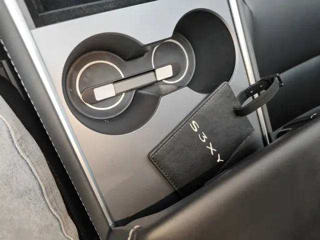 Tesla Model Y — Фото автомобиля 8