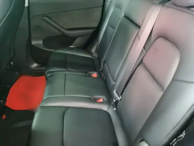 Tesla Model Y — Фото автомобиля 16