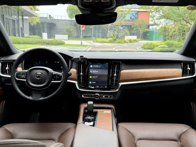 Volvo S90 — Фото автомобиля 16