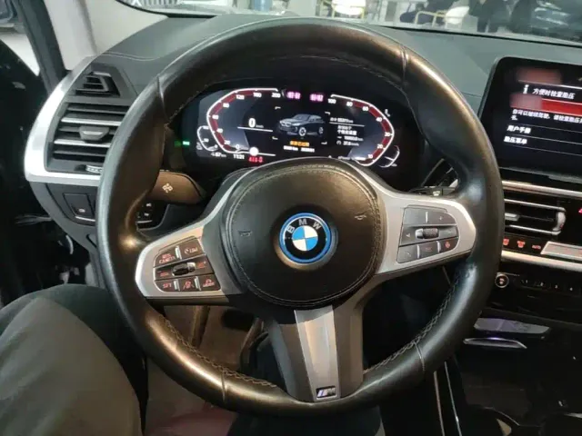 BMW iX3 — Фото автомобиля 10