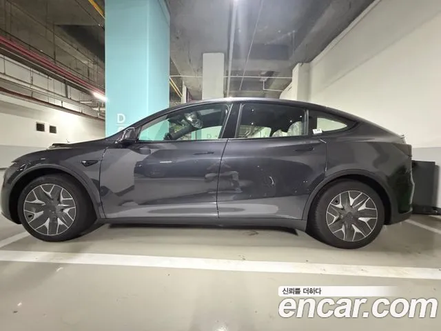 Tesla Model Y — Фото автомобиля 2