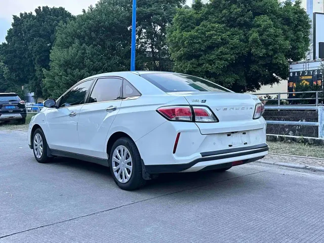 Venucia D60 EV — Фото автомобиля 6