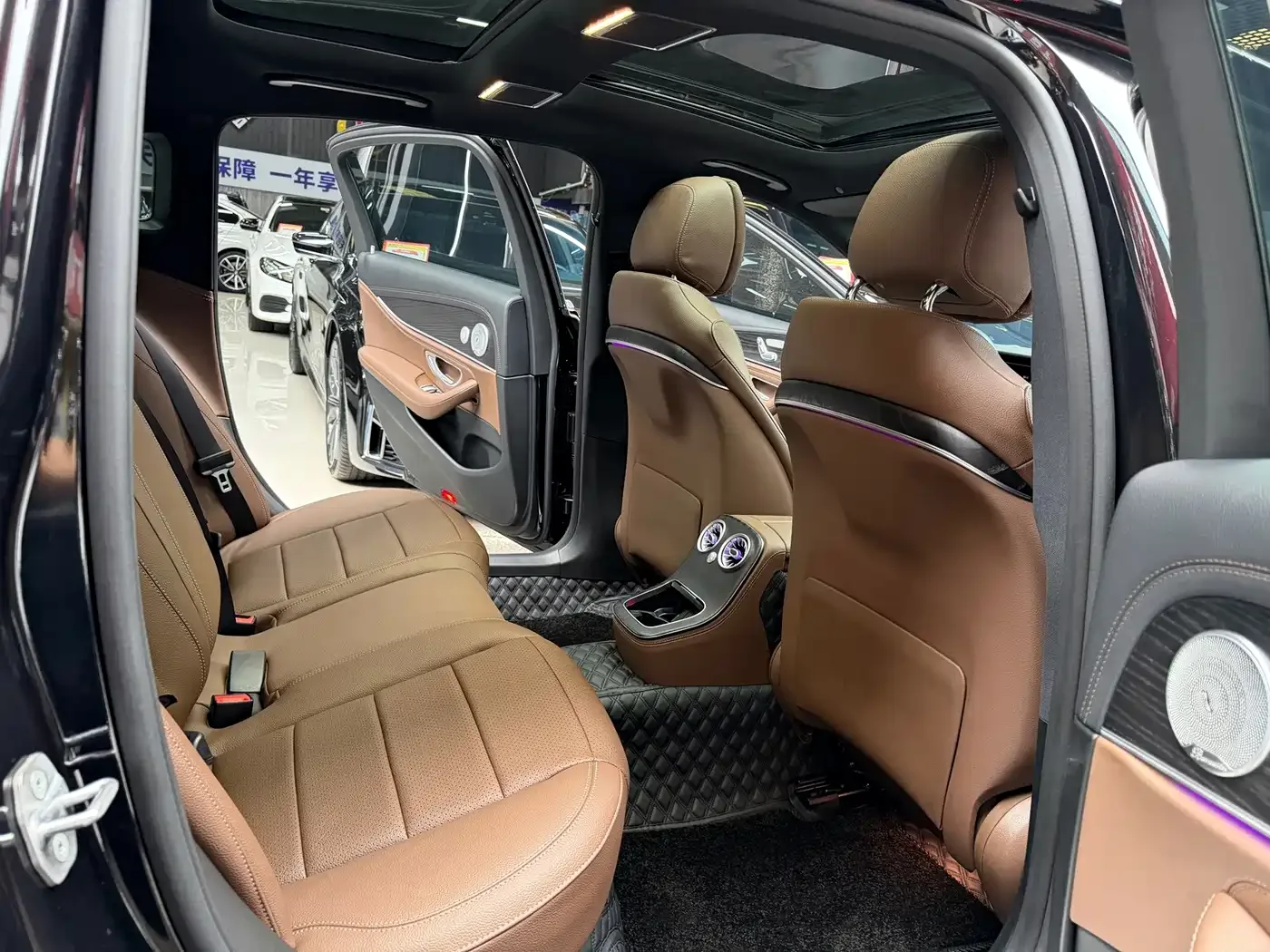 Mercedes-Benz Mercedes-Benz E-Class 2022 Facelift E 260 L Sport — Фото автомобиля 18