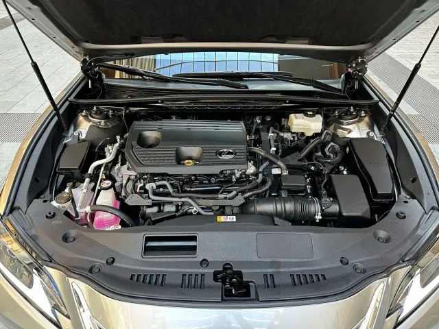 Lexus ES — Фото автомобиля 10