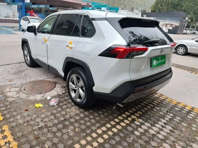 Toyota RAV4 — Фото автомобиля 4