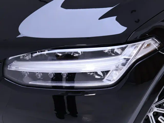 Volvo XC90 — Фото автомобиля 4