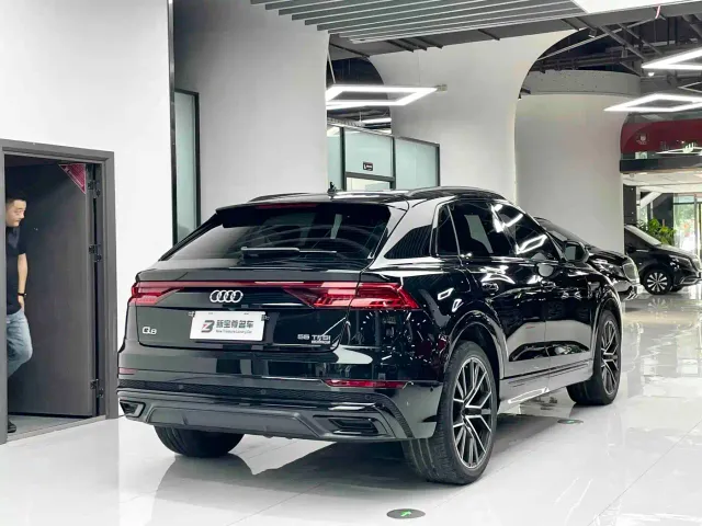 Audi Q8 — Фото автомобиля 10