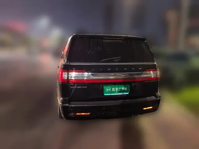 Lincoln Navigator — Фото автомобиля 7