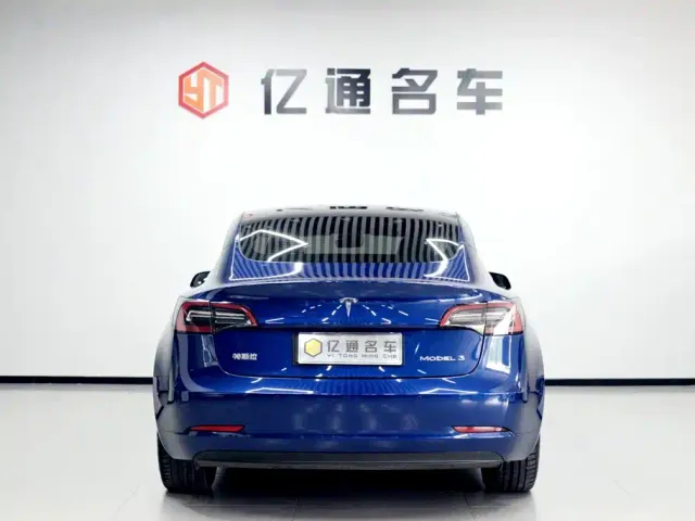 Tesla Model 3 — Фото автомобиля 19