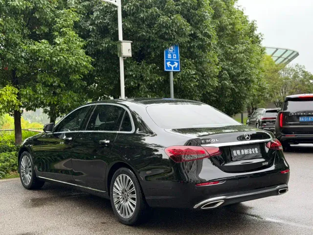 Mercedes-Benz E-Class — Фото автомобиля 9