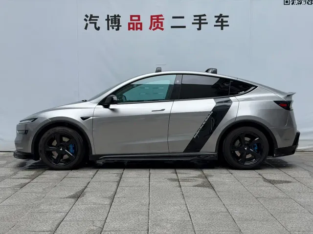 Tesla Model Y — Фото автомобиля 4