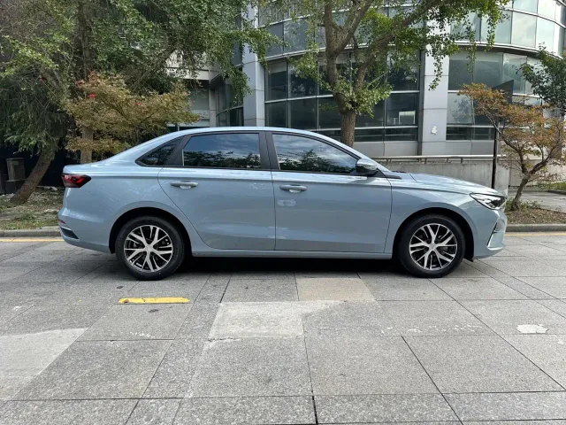 Geely Emgrand — Фото автомобиля 9