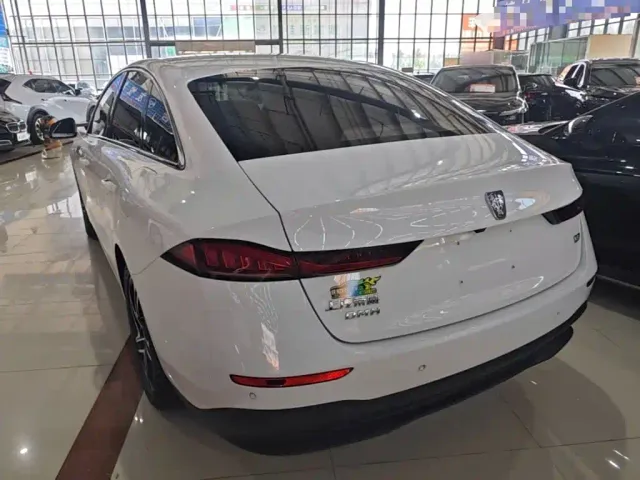 Roewe D7 — Фото автомобиля 4