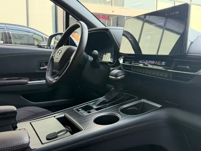 Toyota Granvia — Фото автомобиля 13