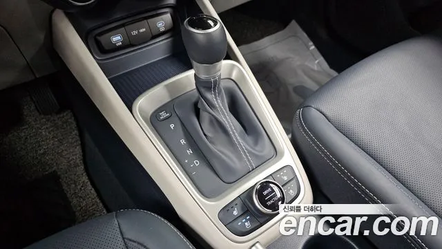 Hyundai Venue — Фото автомобиля 9