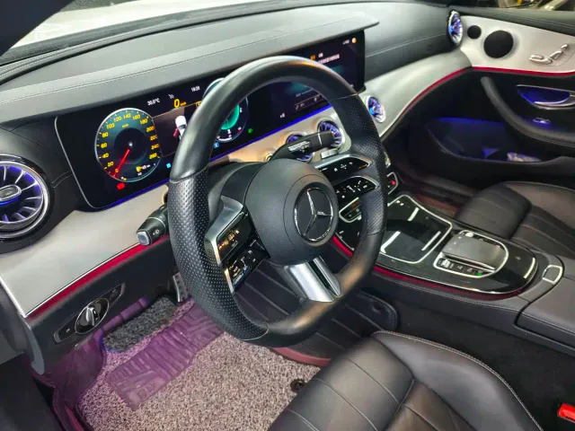 Mercedes-Benz E-Class — Фото автомобиля 8