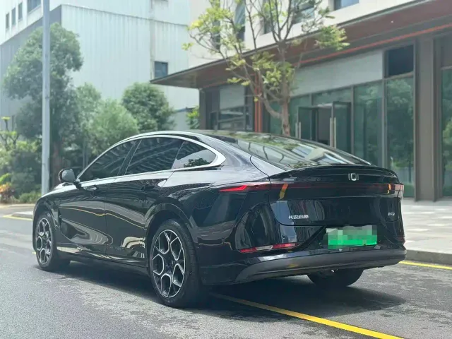 Changan Qiyuan A07 — Фото автомобиля 10