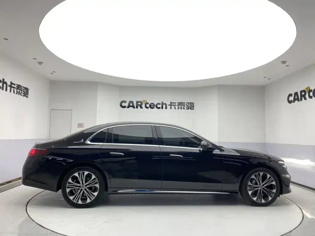 Mercedes-Benz E-Class — Фото автомобиля 4