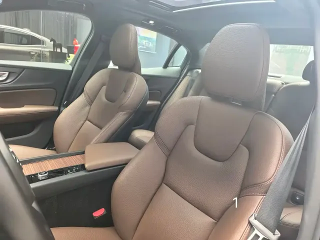 Volvo S60 — Фото автомобиля 6