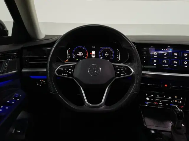 Volkswagen Passat — Фото автомобиля 11