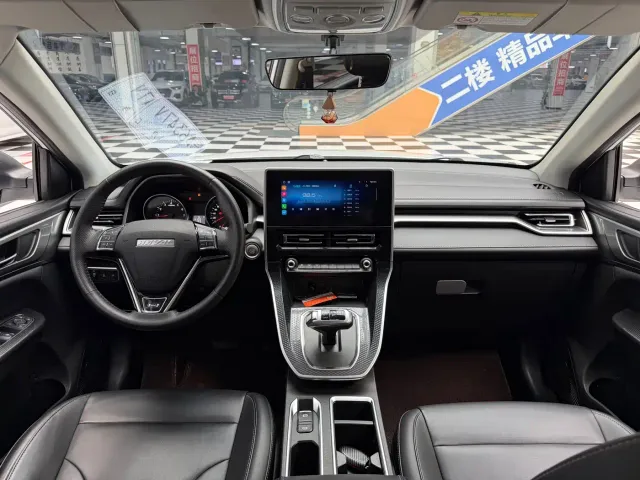 Haval M6 — Фото автомобиля 11